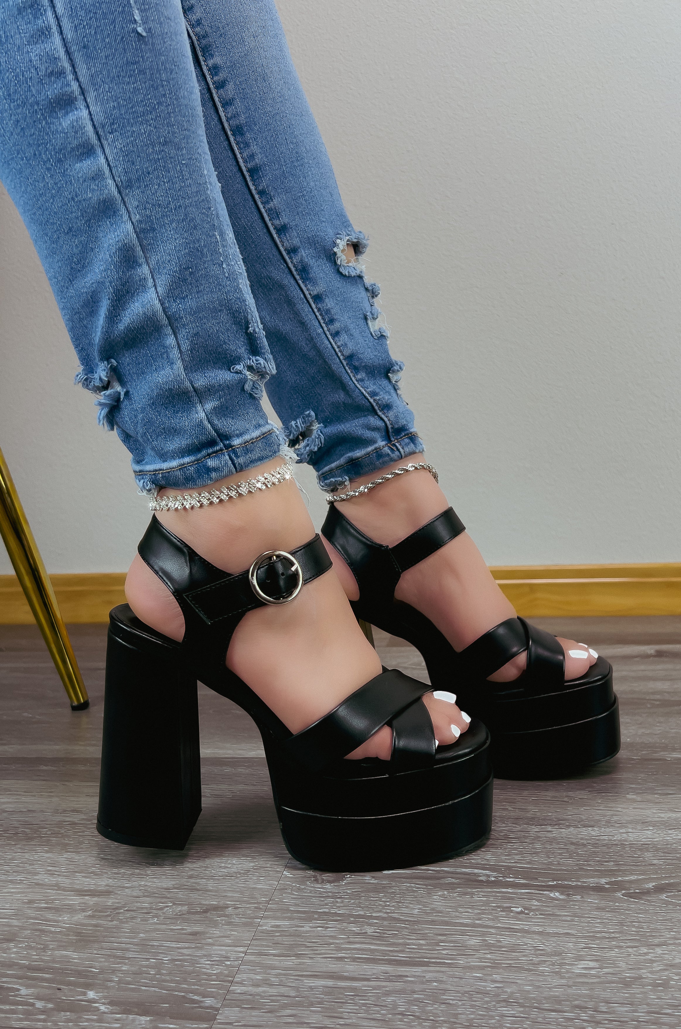 Buy Dchica Black Criss-Cross Block Heel Sandals For Kids Online at Best  Prices in India - JioMart.